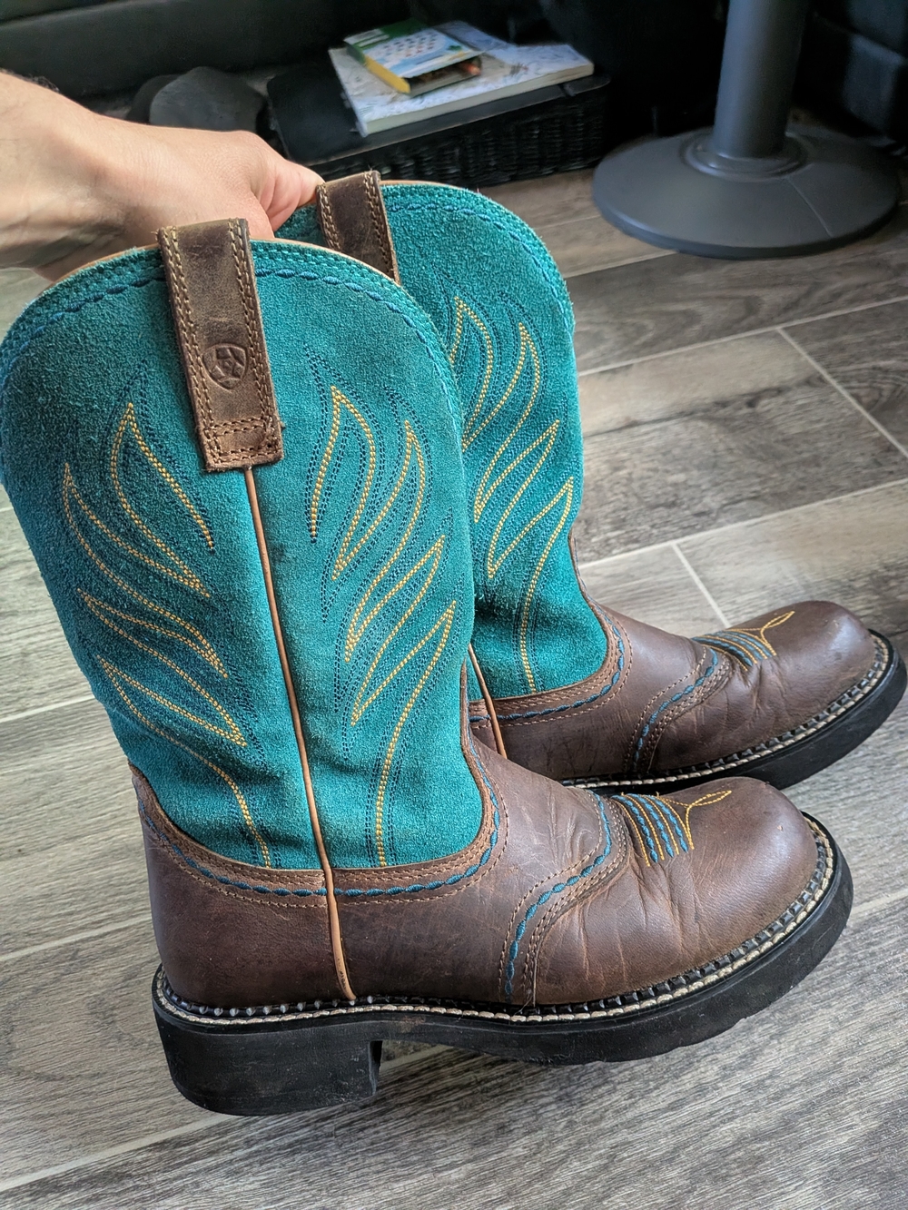 Great Condition, Fun Teal Ariat Boots